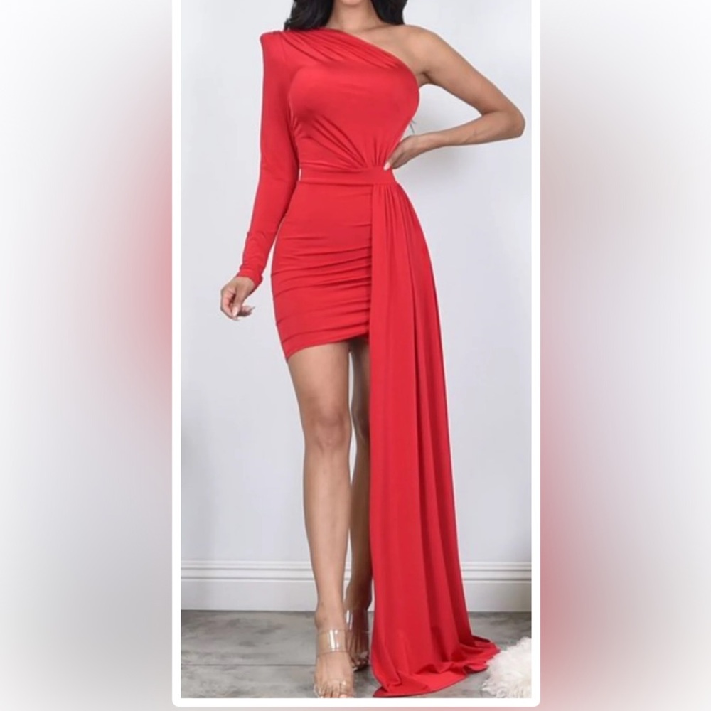 🍒BUNDLE 2 ITEMS FOR $8✨

🌸AMTIOUS evening red dress ✨